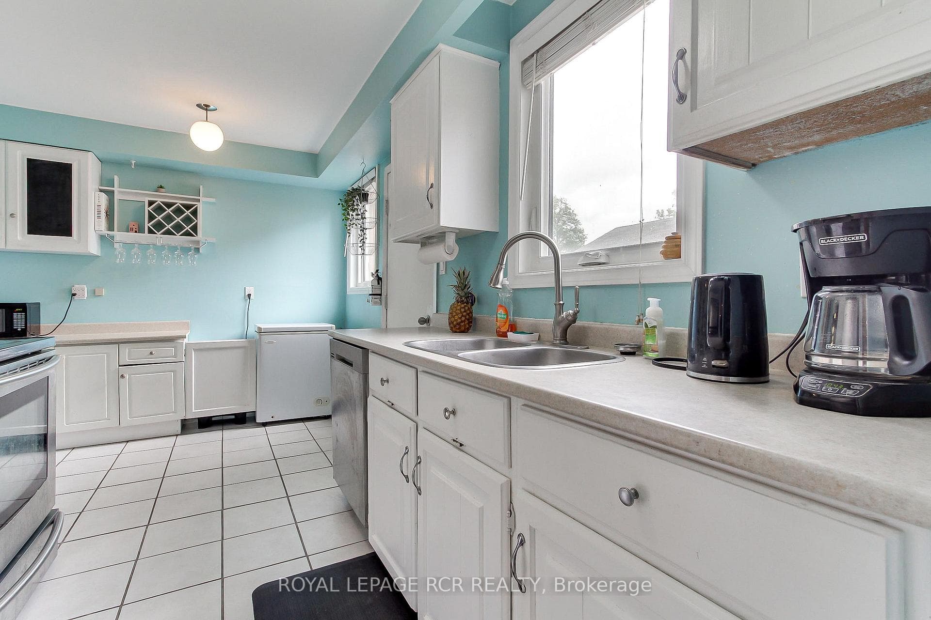 228 Collings Avenue photo 9
