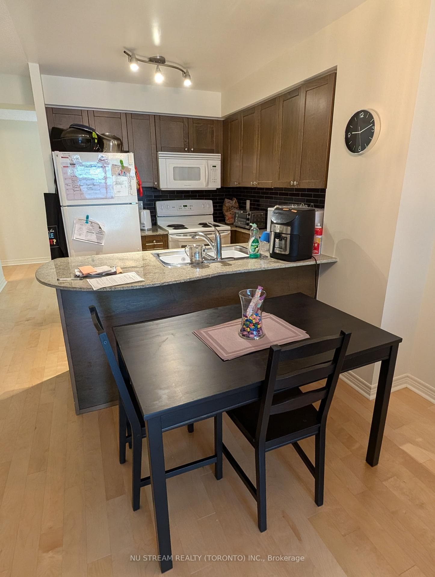 763 Bay Street Unit 1211 photo 3