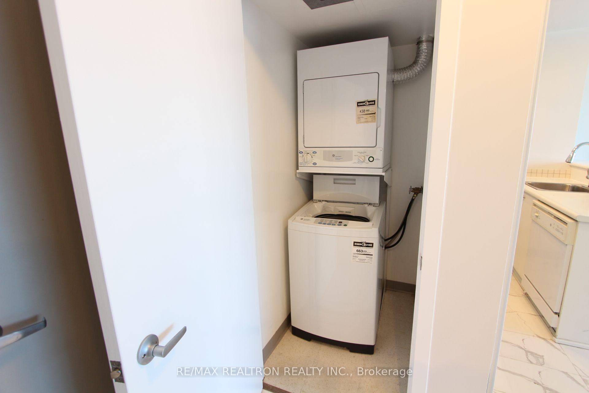 36 Lee Centre Drive Unit 2906 photo 3