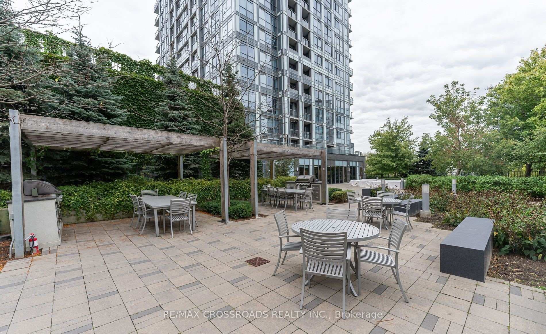 18 Graydon Hall Drive Unit 1605 photo 29