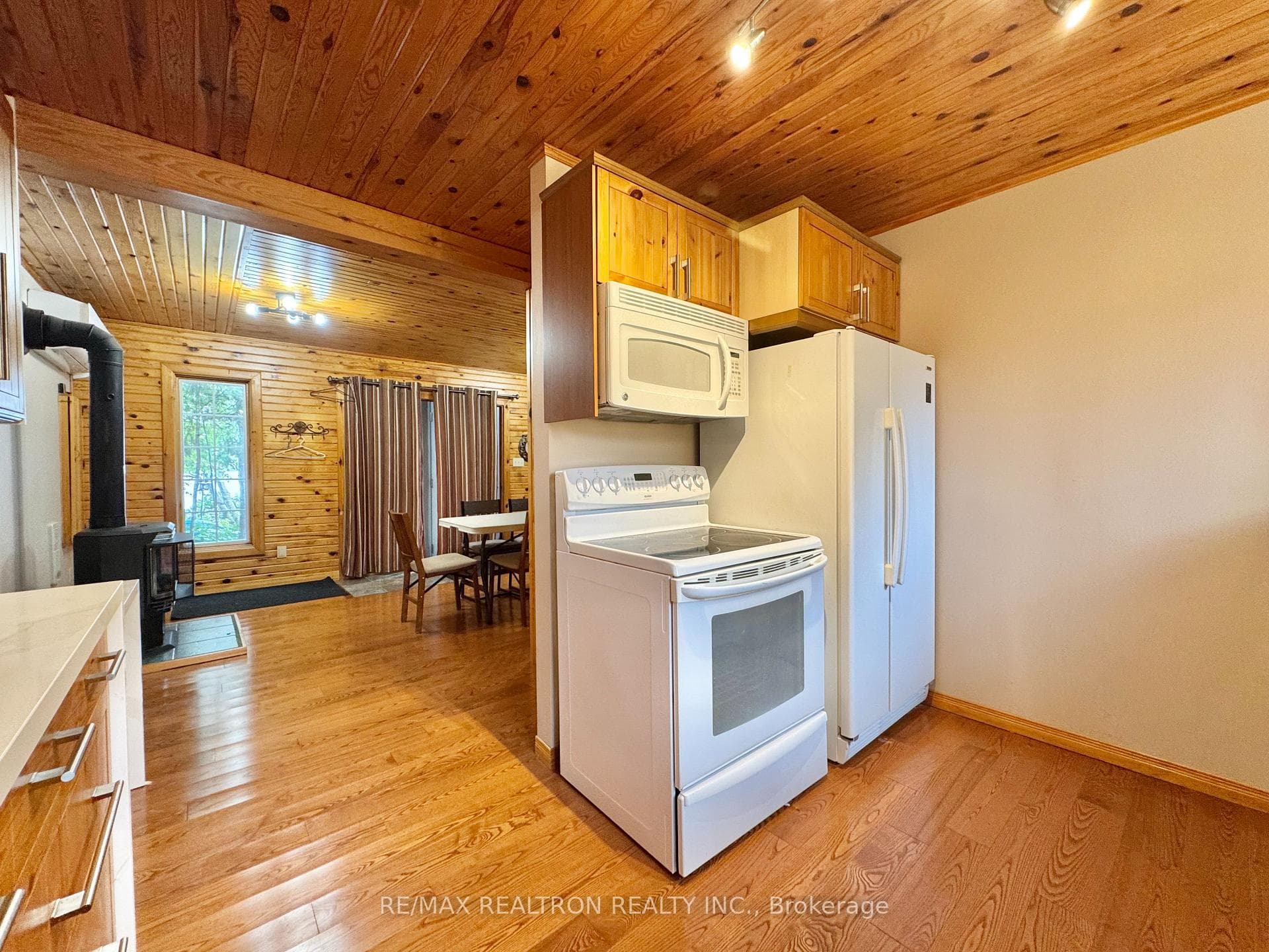 380 BEAVER Lane photo 11