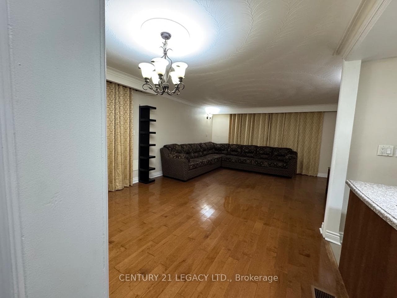 15 Vange Crescent photo 6