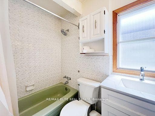 Upper 299 Robina Avenue photo 16