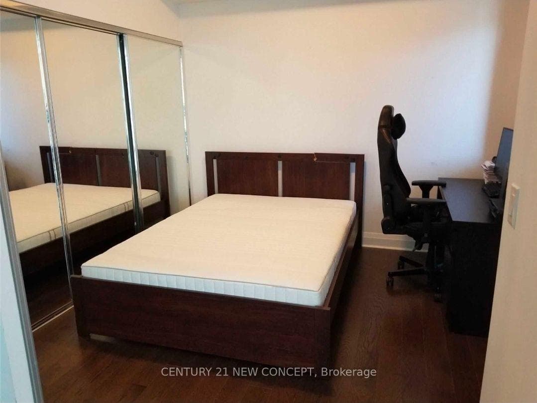 1080 Bay Street Unit 903 photo 6