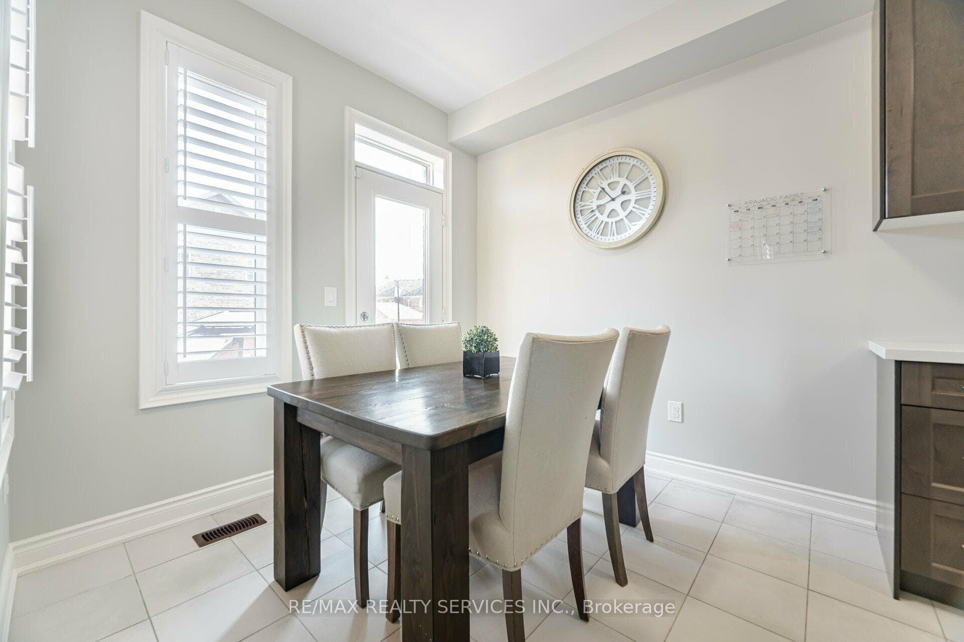 127 Holbrook Court photo 13