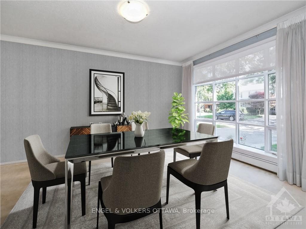 968 SADLER Crescent photo 4