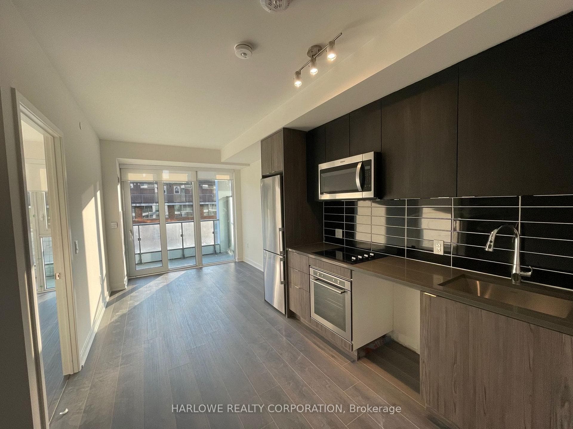 121 Lower Sherbourne Street Unit 556 SW photo 2