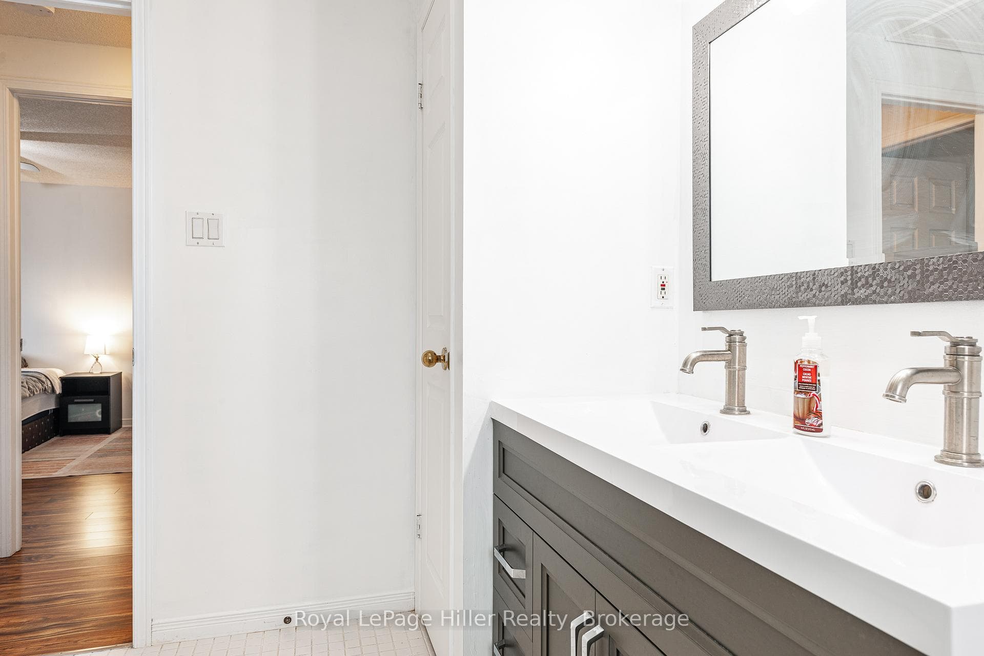 80 Burnham Court photo 28