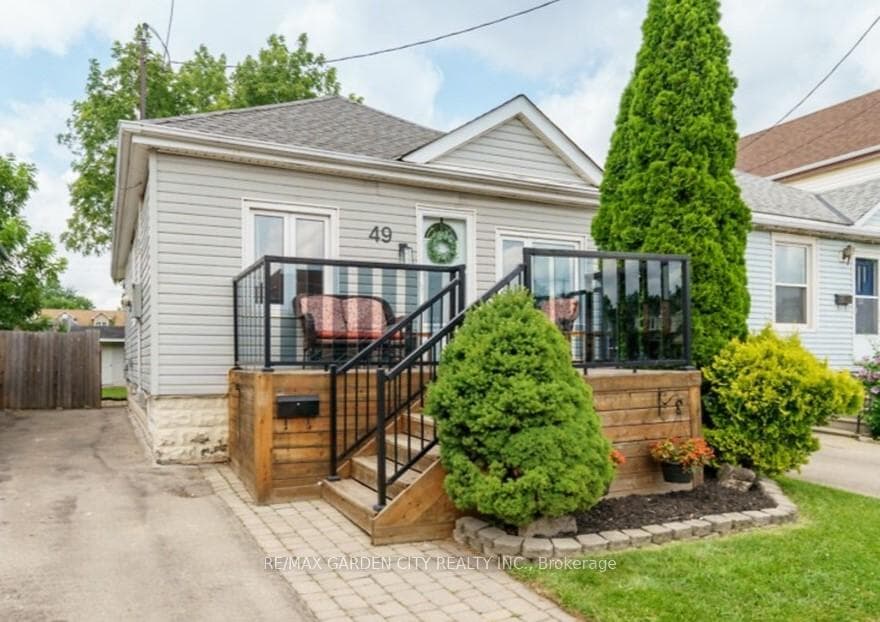 49 CROSTHWAITE Avenue photo 1