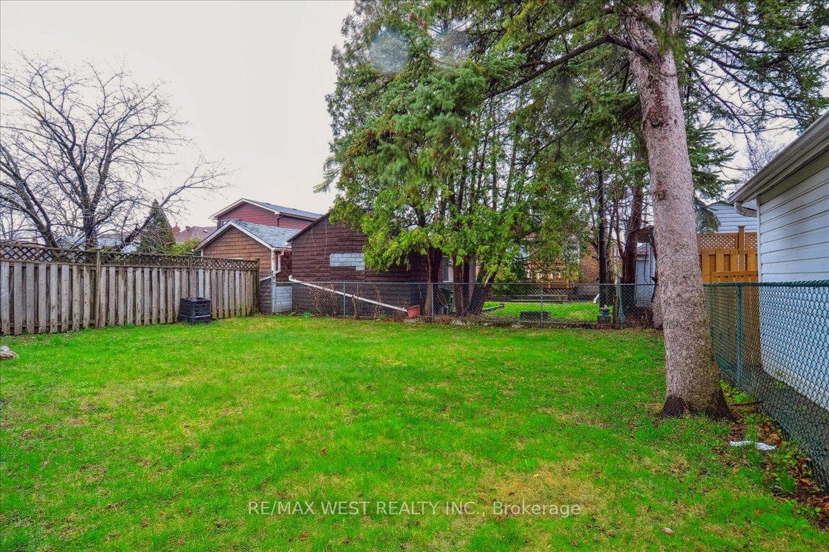 41 Boyd Avenue photo 2