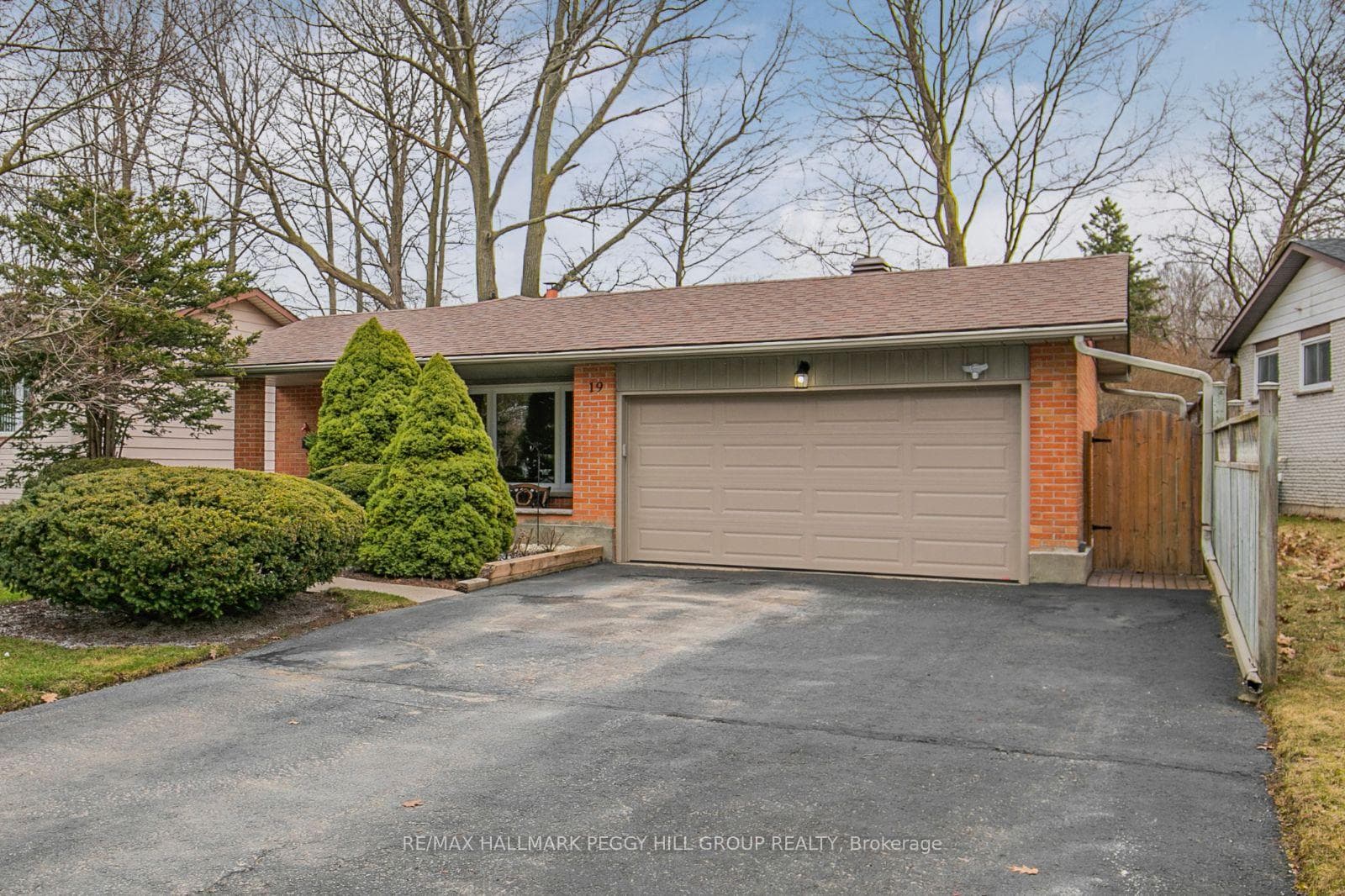 19 Parkway Place photo 2