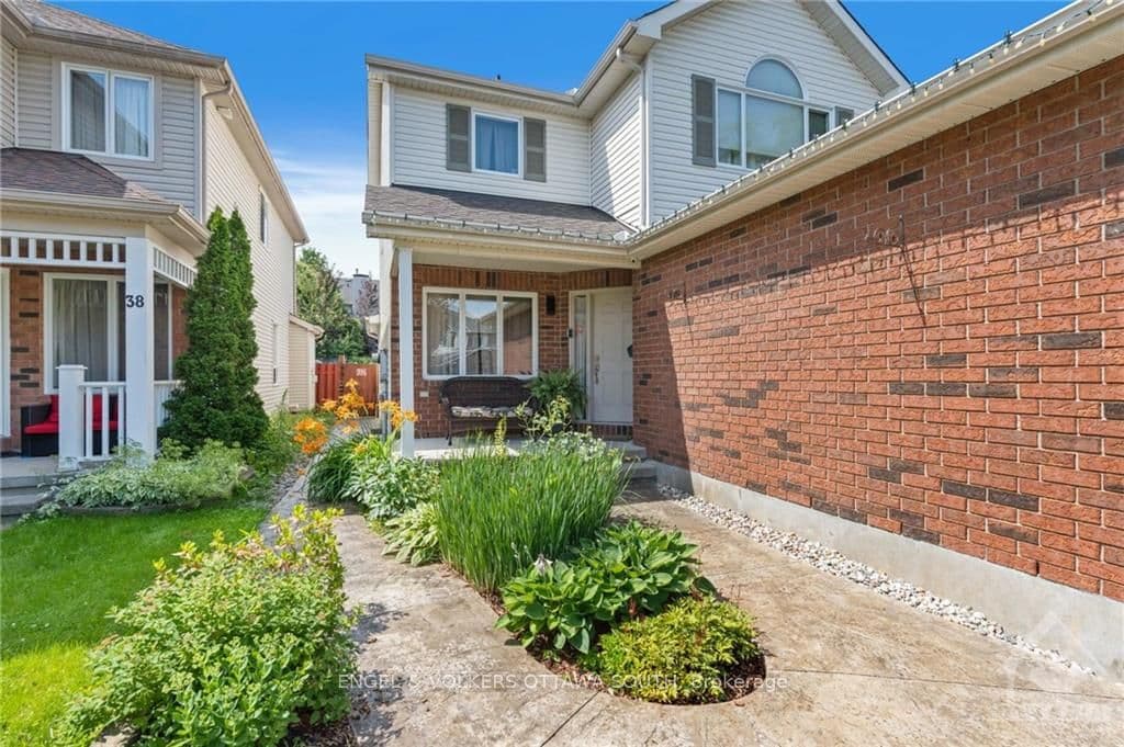 36 AVONMORE Crescent photo 2
