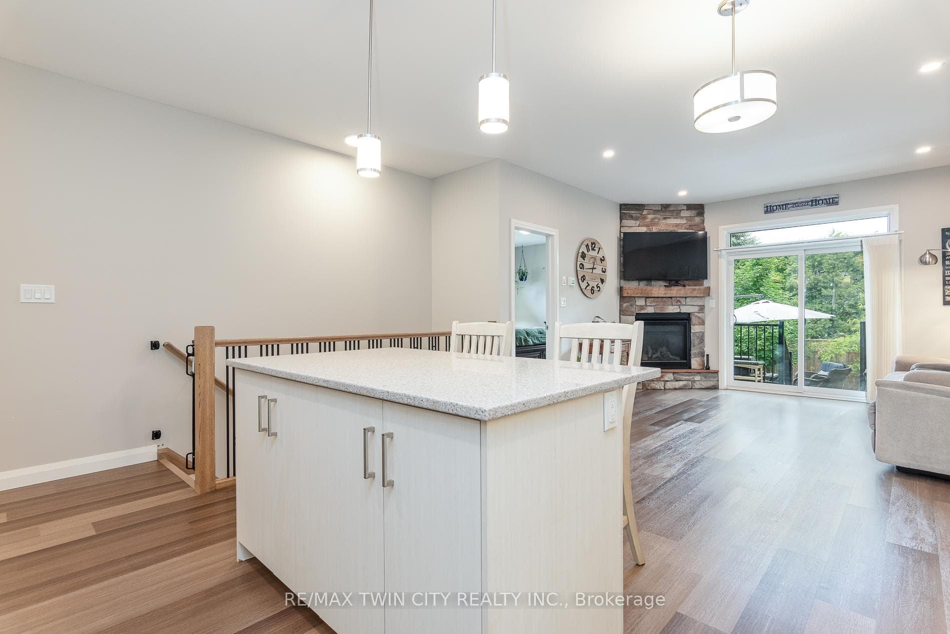 82 Rowe Avenue photo 12