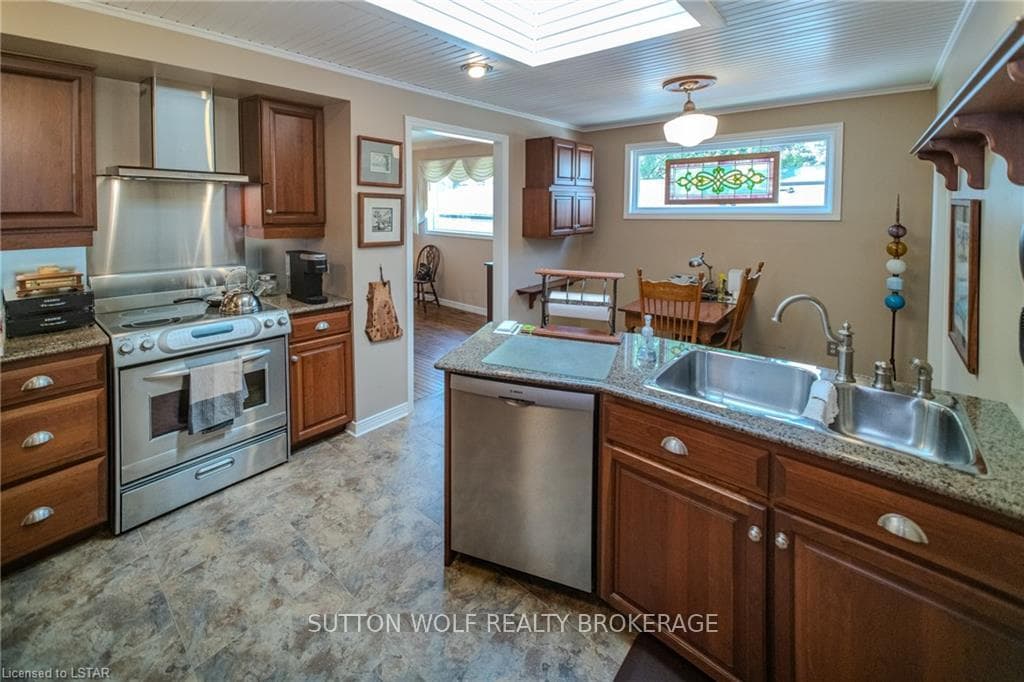568 DEWAN Street photo 11