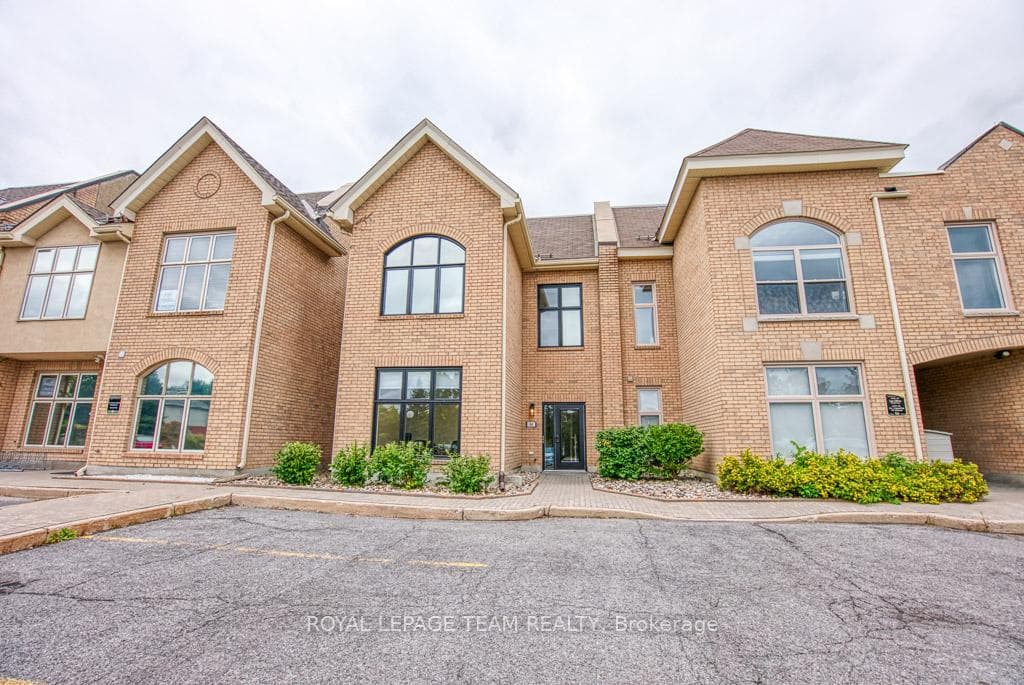 84 Centrepointe Drive photo 1