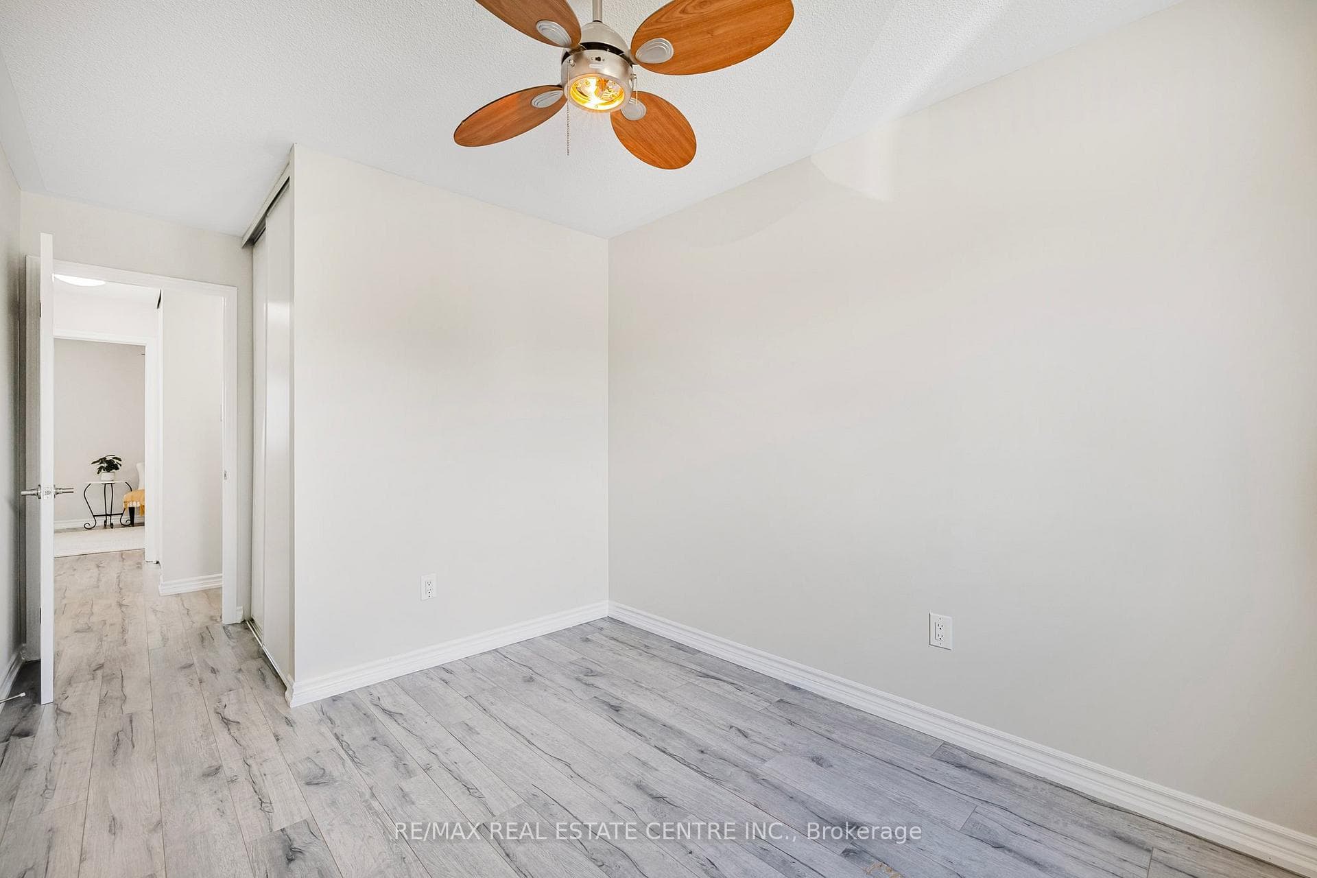 152 Howard Crescent photo 23