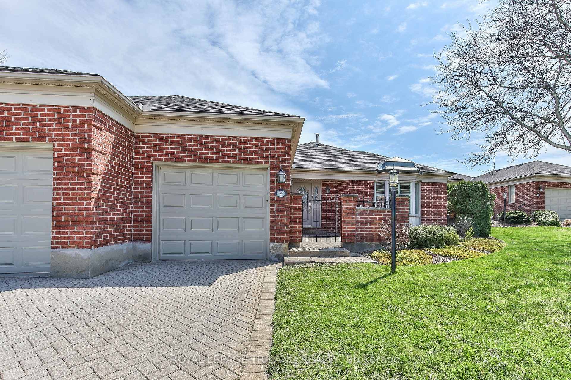 60 ROSECLIFFE Crescent Unit 8 photo 4