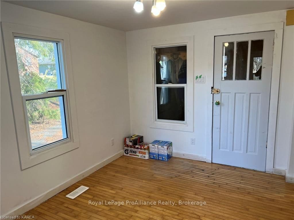 210 FOURTH Street photo 7