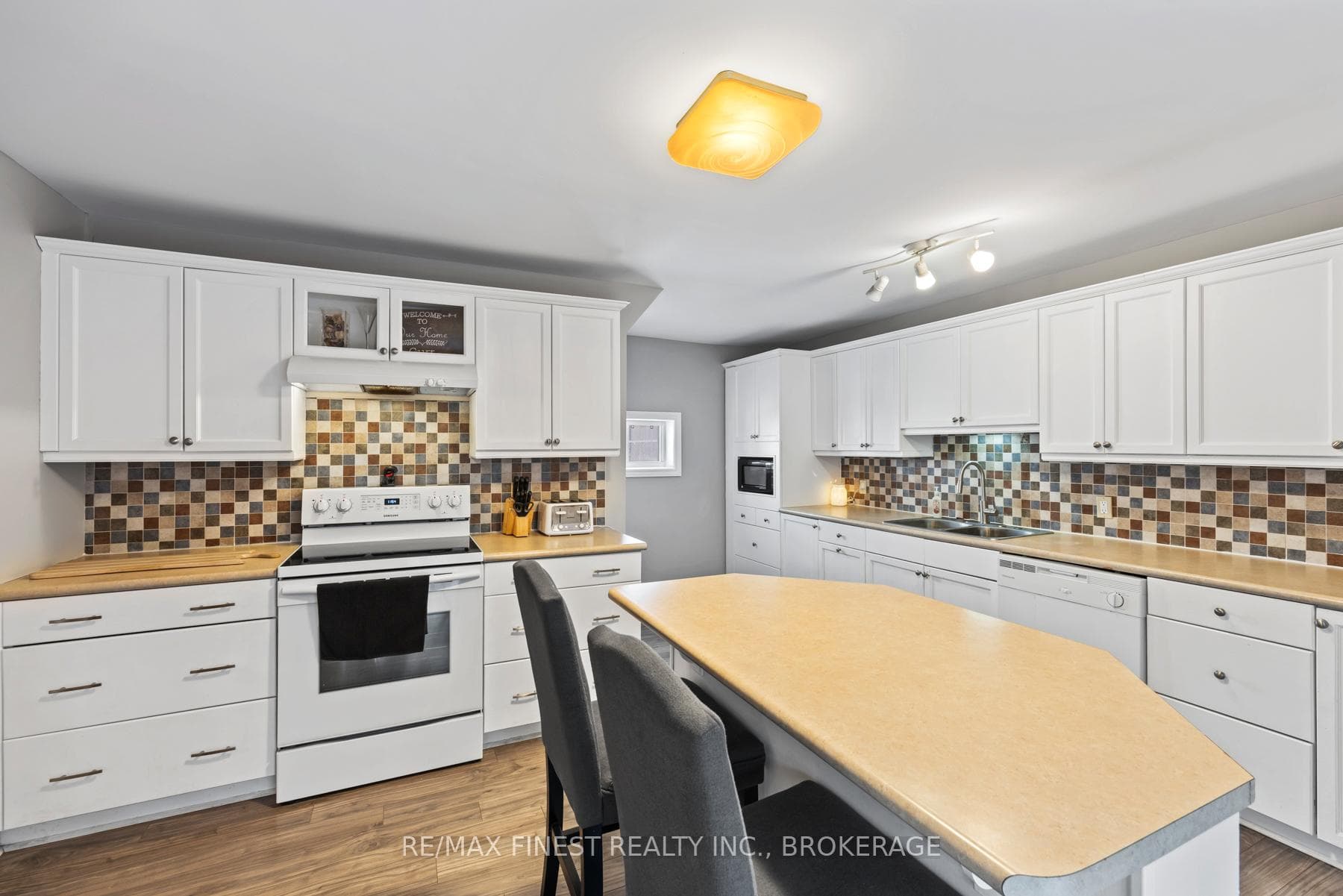 36 William Street photo 16