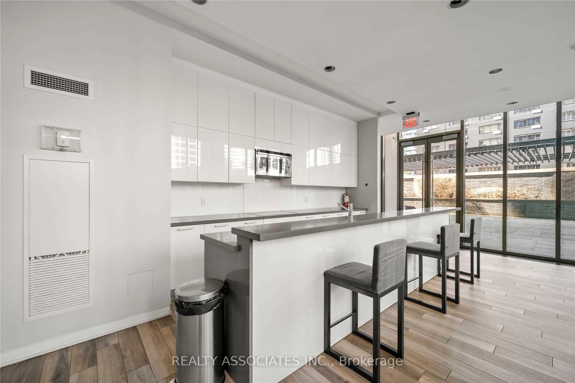 33 Charles Street Unit 2210 photo 5