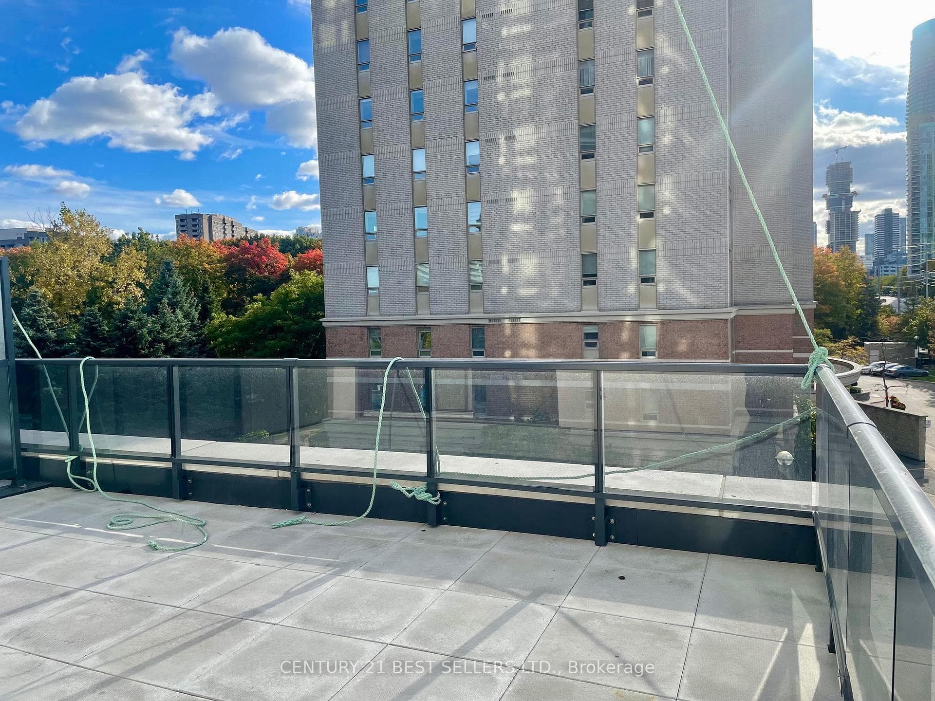 202 Burnhamthorpe Road Unit 304 photo 16