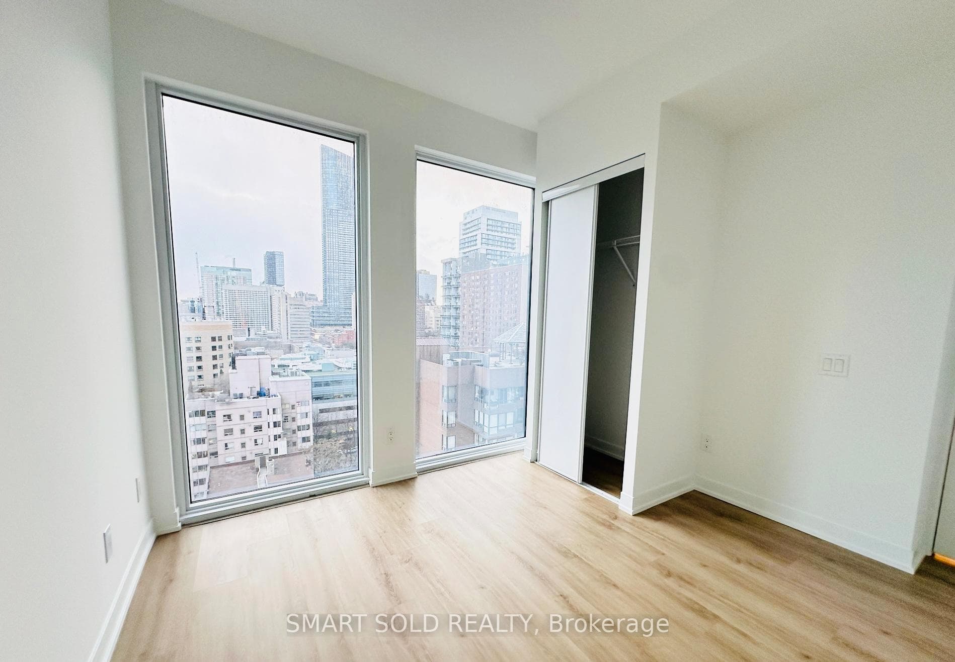 319 Jarvis Street Unit 1603 photo 2