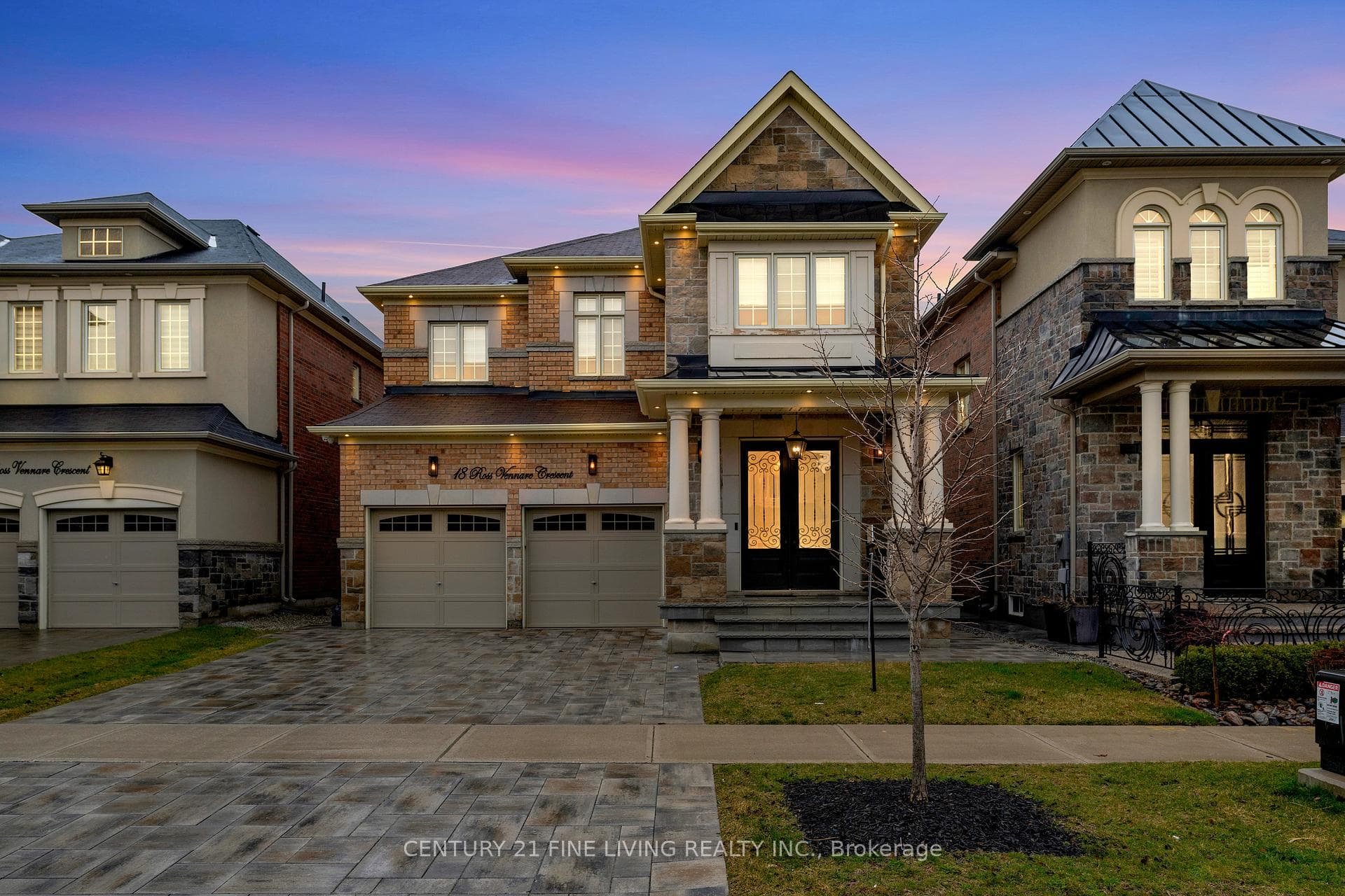 18 Ross Vennare Crescent photo 1