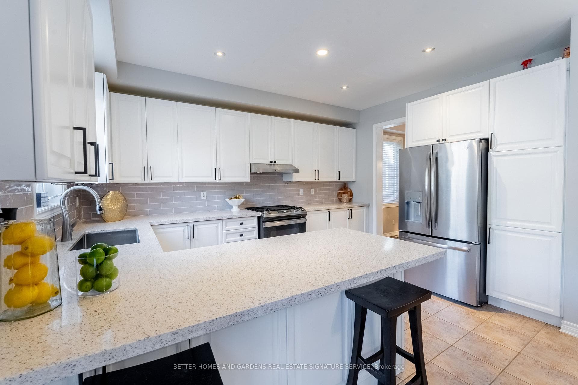 363 McCartney Crescent photo 13