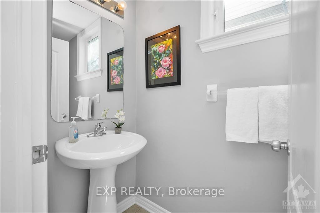 335 RIVERSEDGE Crescent photo 13
