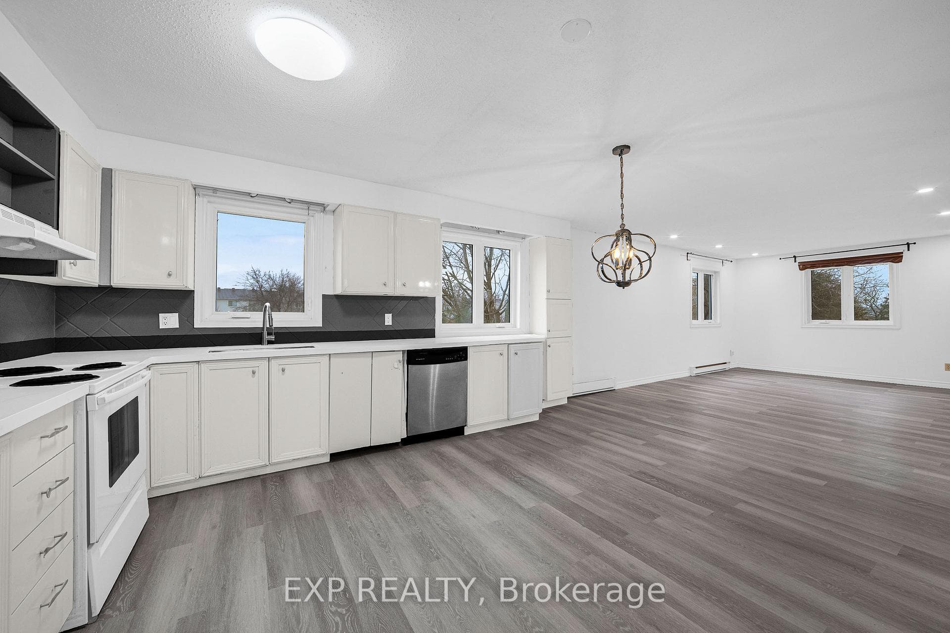 98 Castlegreen Private photo 4