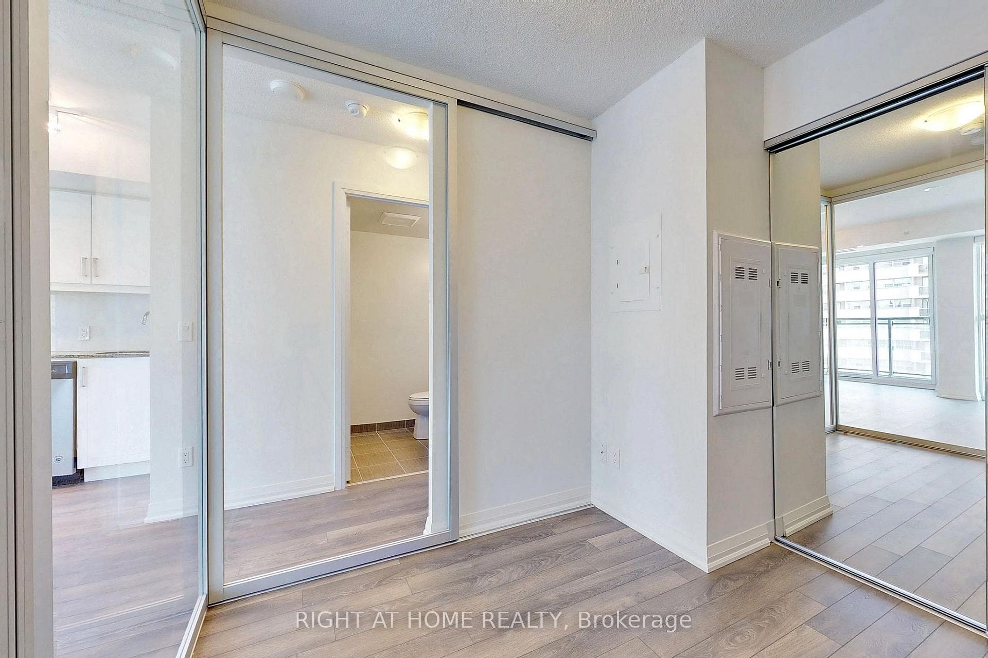 30 Meadowglen Place Unit 802 photo 23