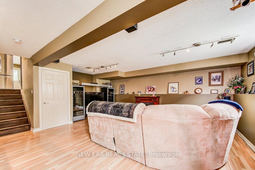 83 Dyer Court photo 24