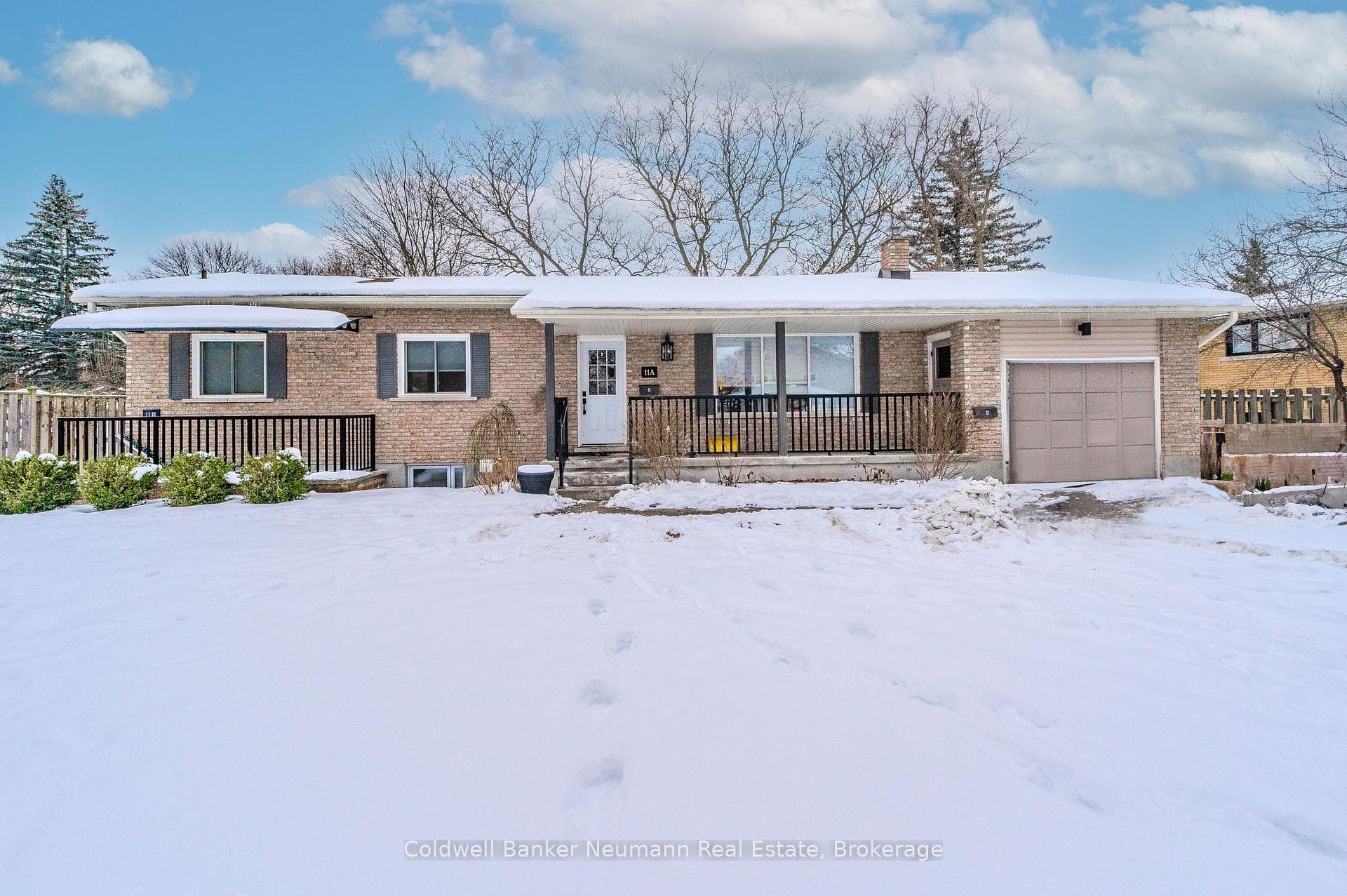 11 Yewholme Drive photo 1