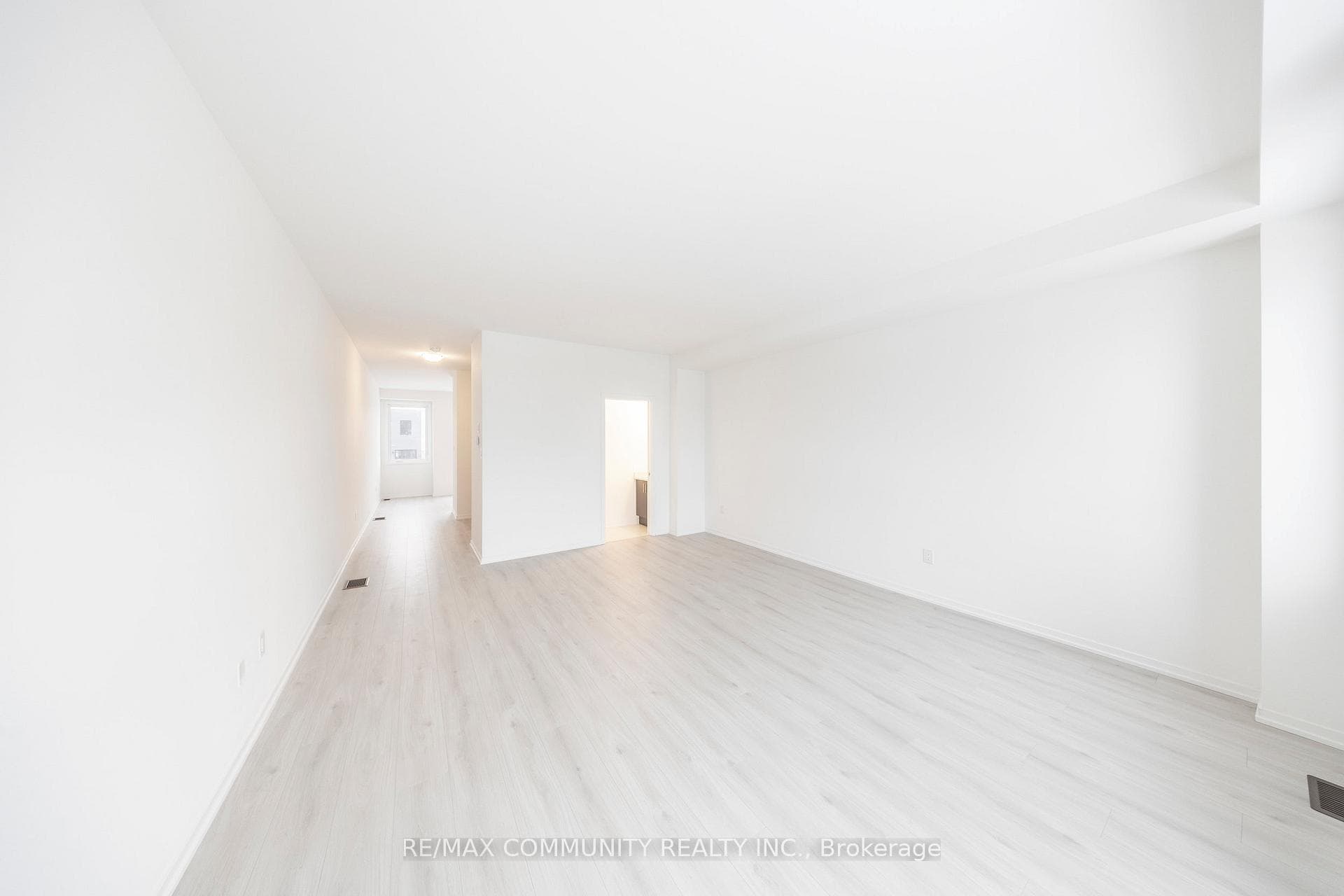 211 Monarch Avenue photo 16