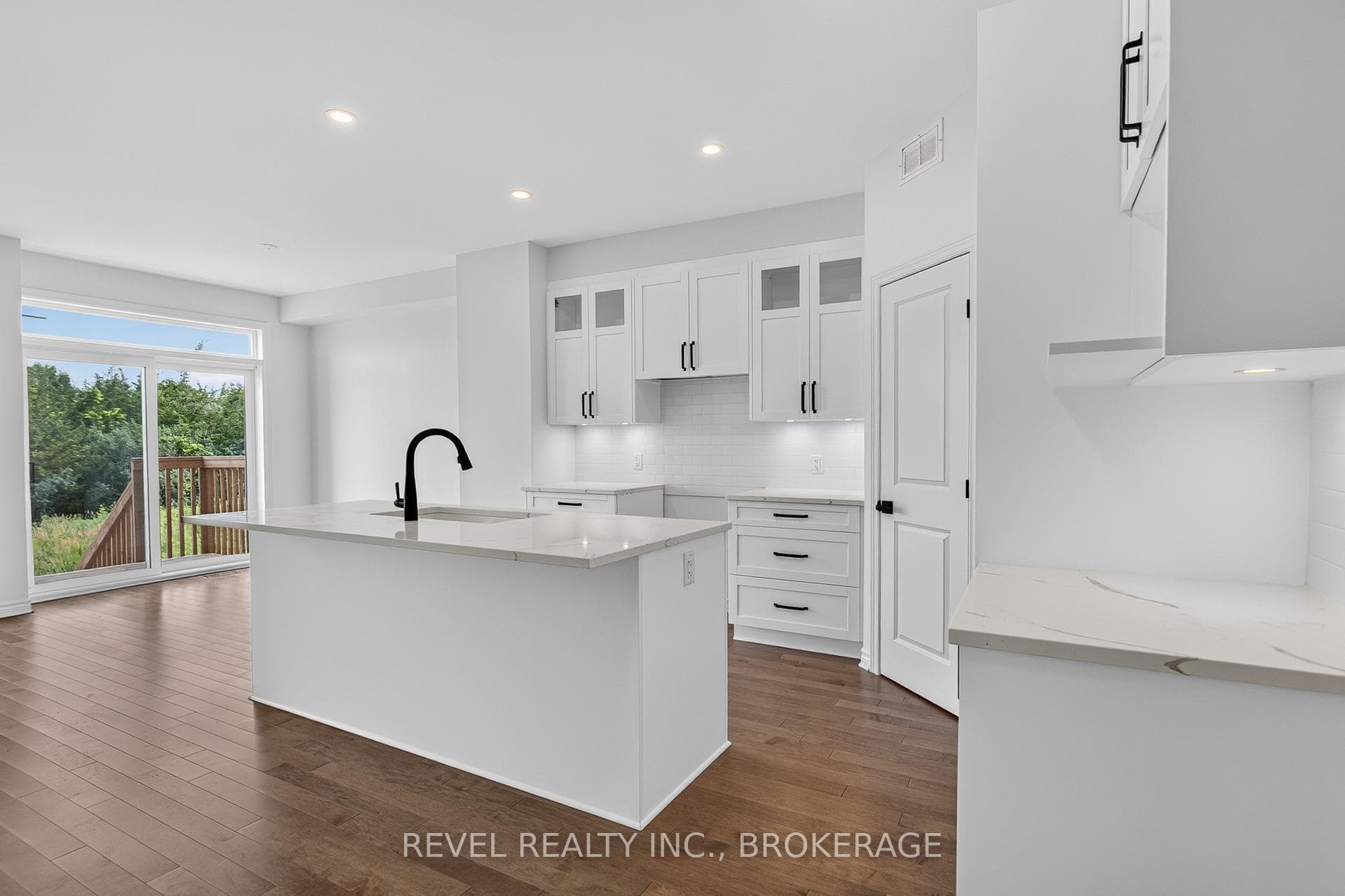 444 Buckthorn Drive photo 11