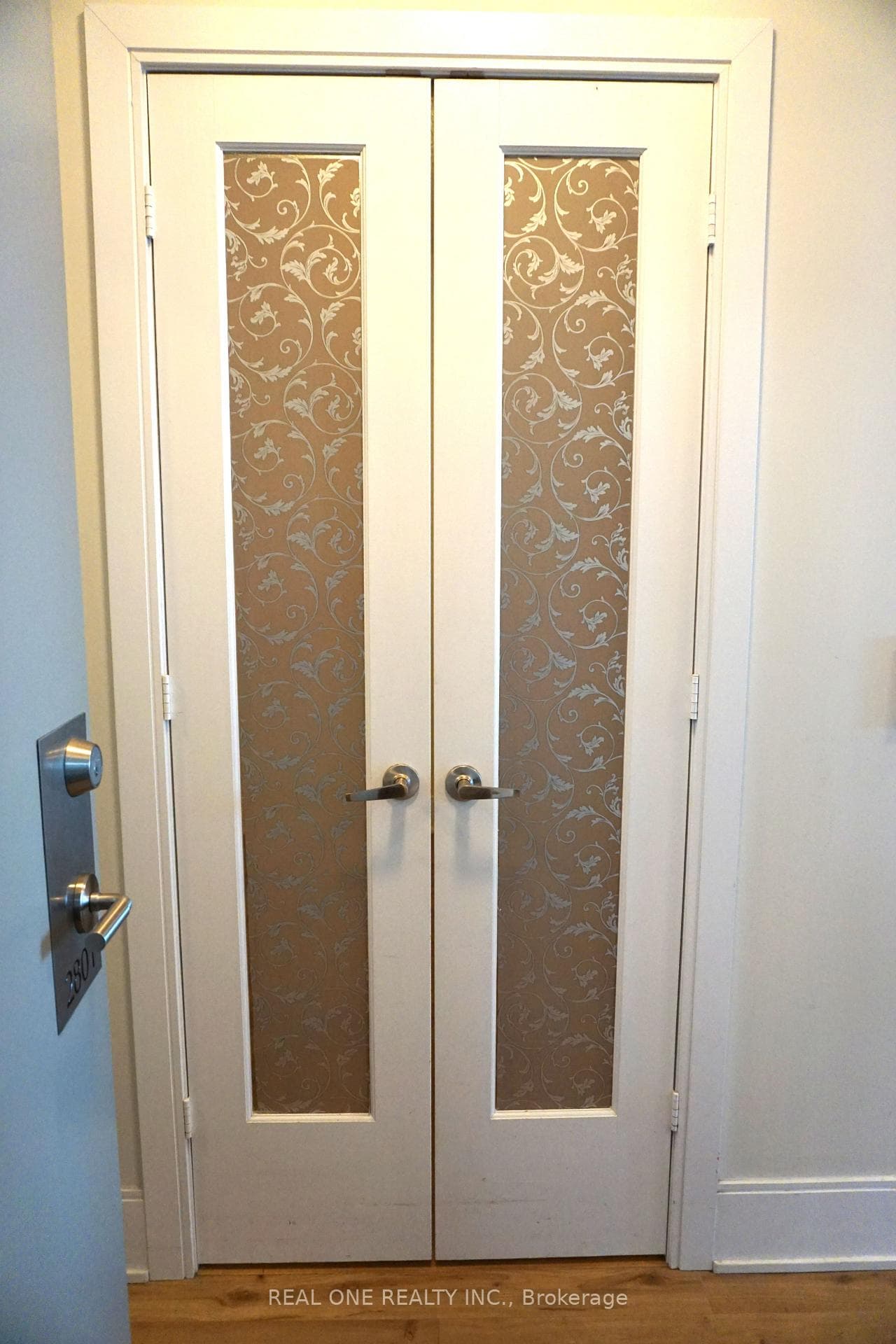 330 Burnhamthorpe Road Unit 2801 photo 12