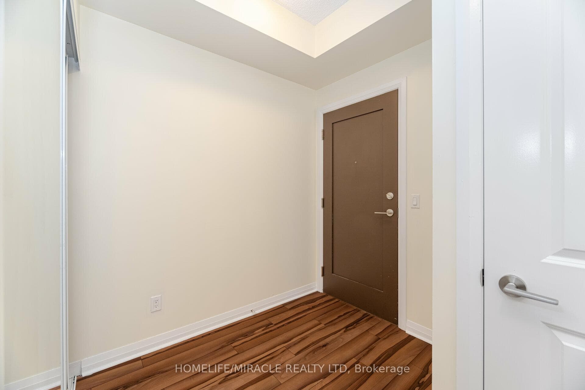 55 Eglinton Avenue Unit 602 photo 8