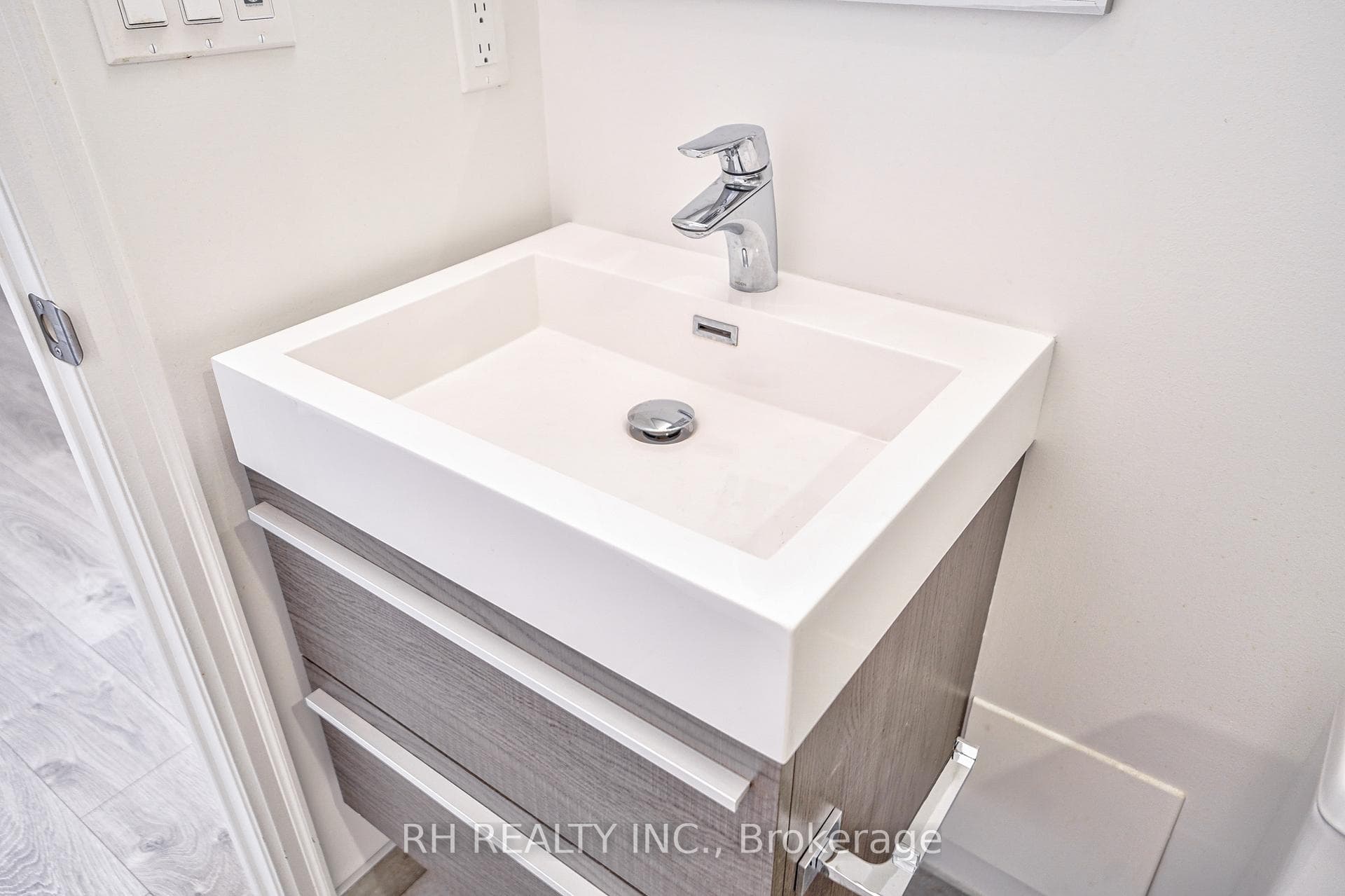 10 Rouge Valley Drive Unit 710A photo 11
