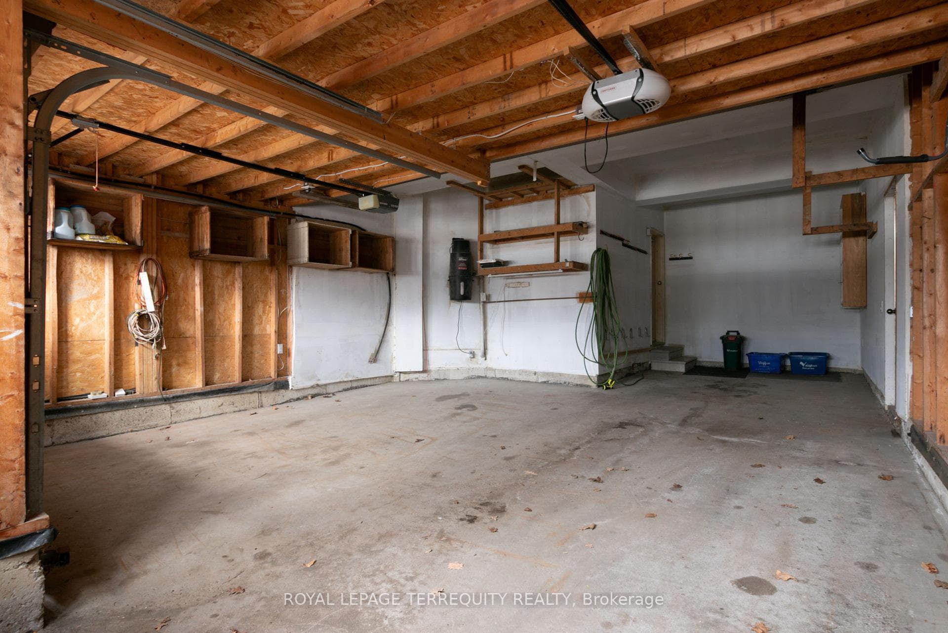 388 Glenkindie Avenue photo 40