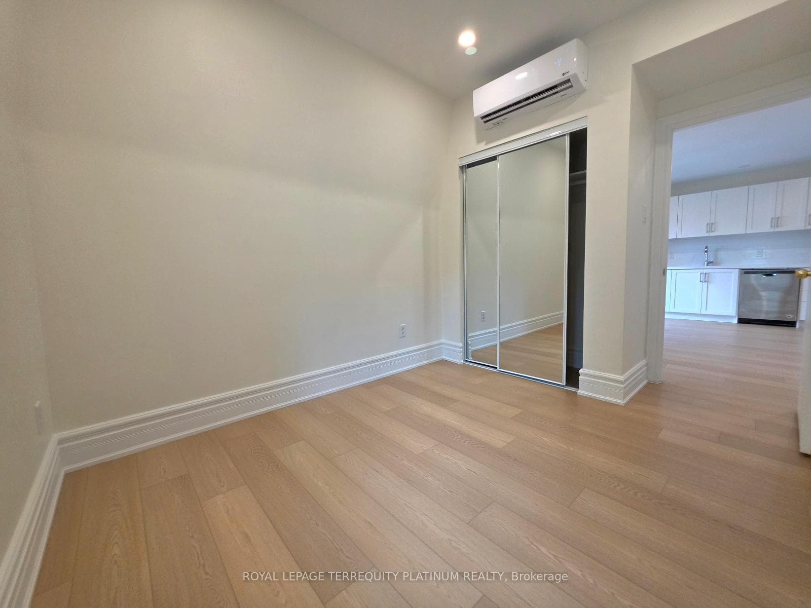 11 Beaconsfield Avenue Unit 5/ 2nd Floor photo 17