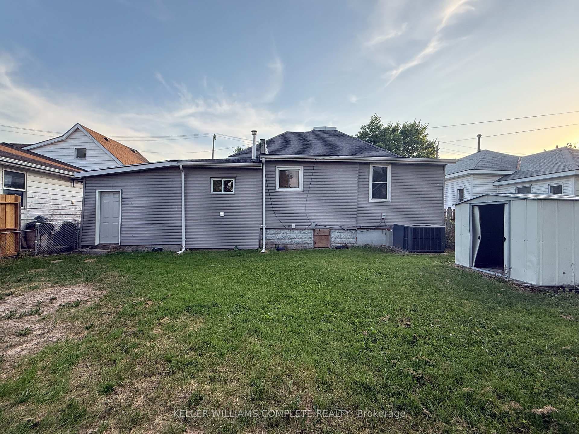 318 Lafontaine Street photo 25