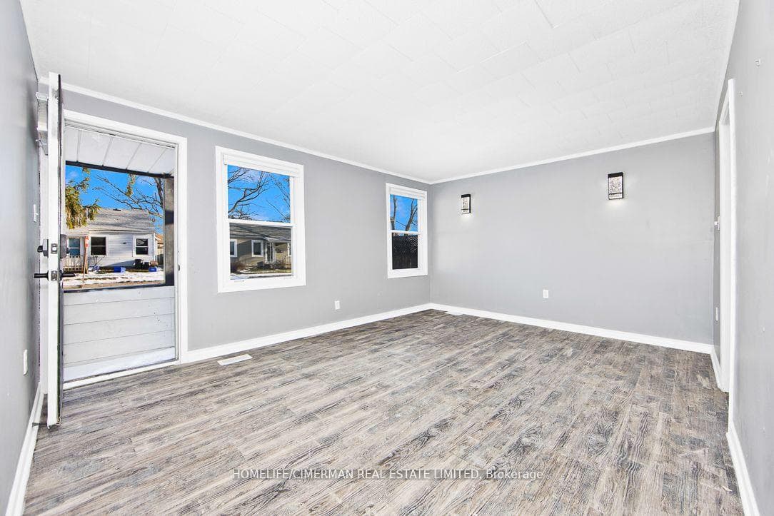 6200 Cadham Street photo 3