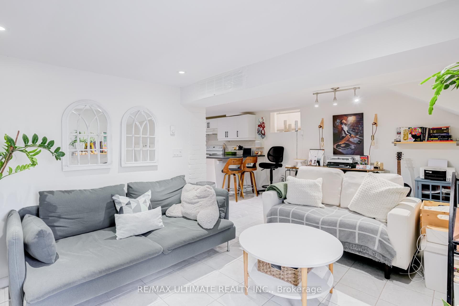 533 Kingston Road photo 18