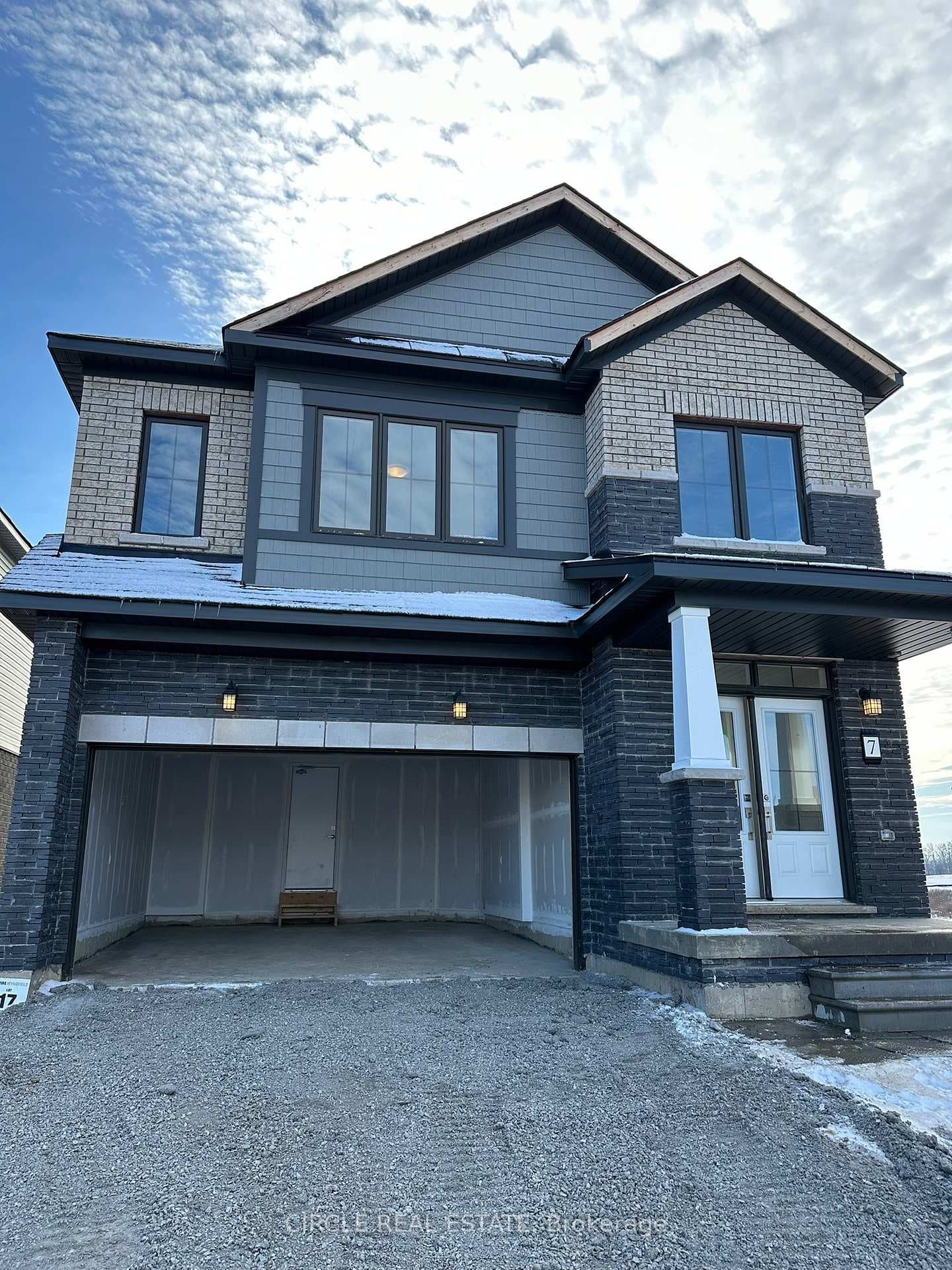 7 Bee Crescent photo 1