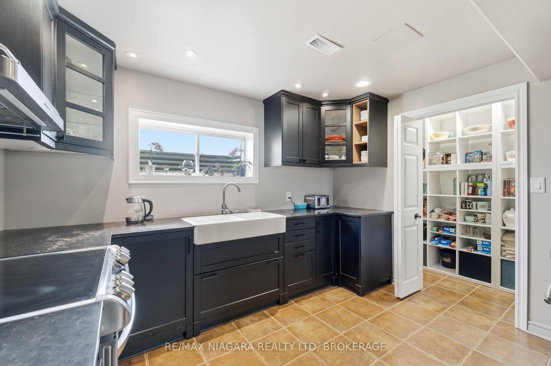 661 Carl Road photo 24