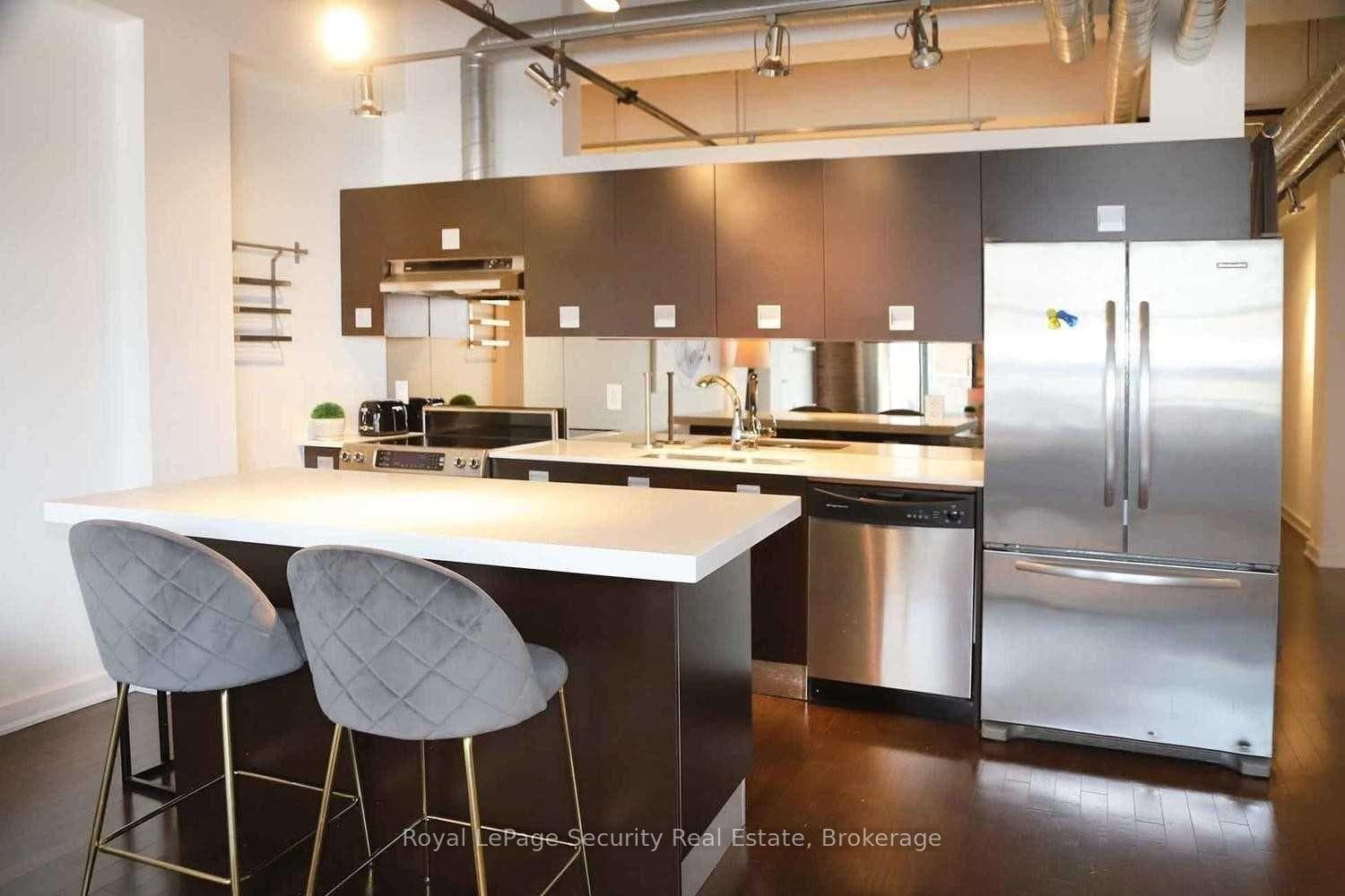 43 Hanna Avenue Unit 208 photo 8