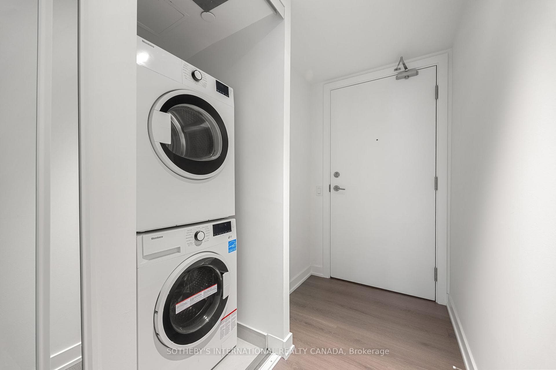 8 Wellesley Street Unit 4503 photo 2