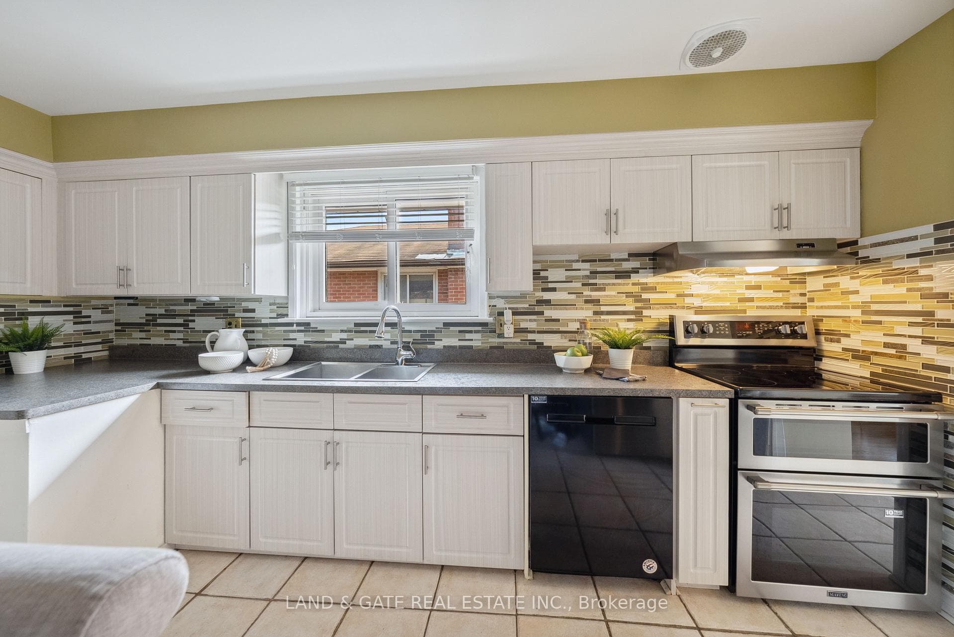 97 Cabot Street photo 14