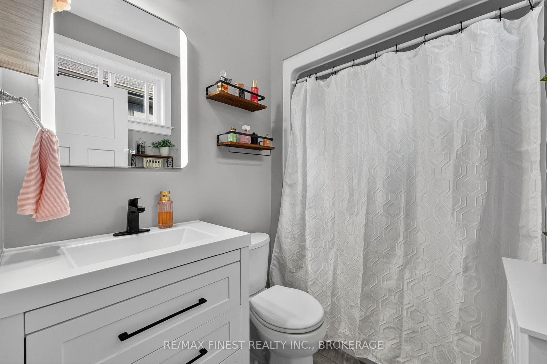 119 Champagne Crescent photo 13