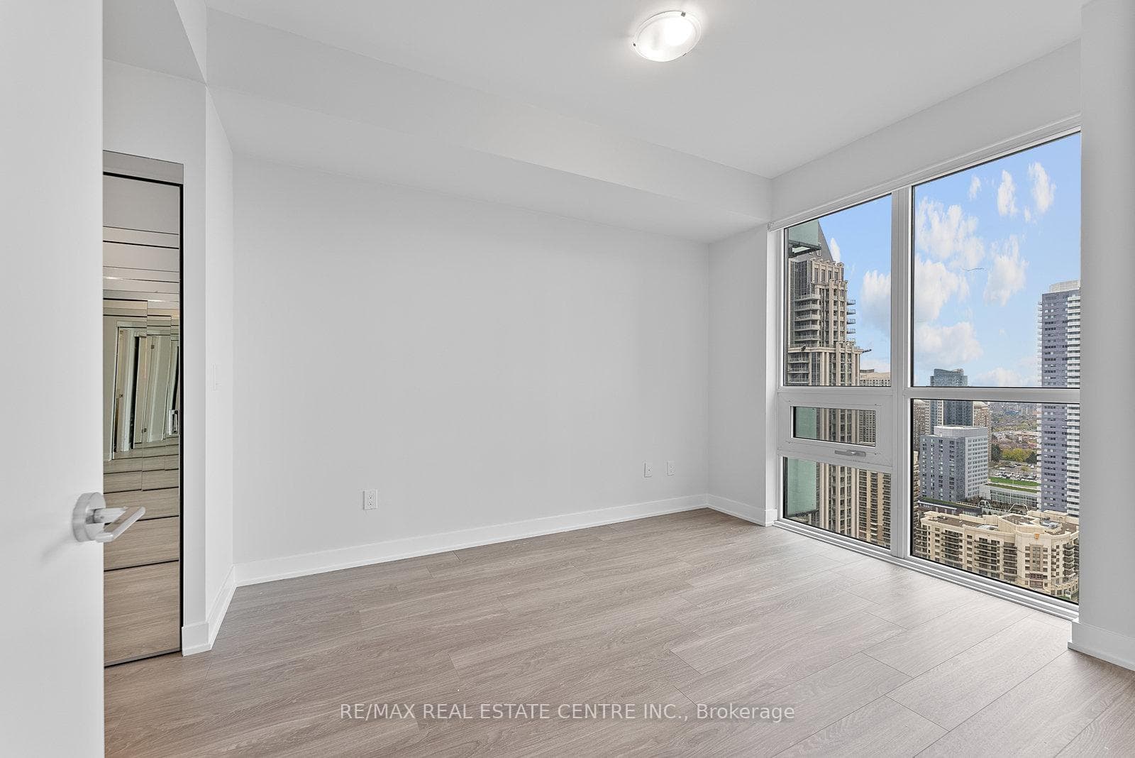430 Square One Drive Unit 2706 photo 16